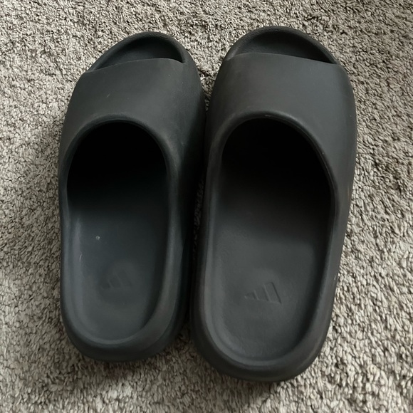 Yeezy Slide - Picture 3 of 5